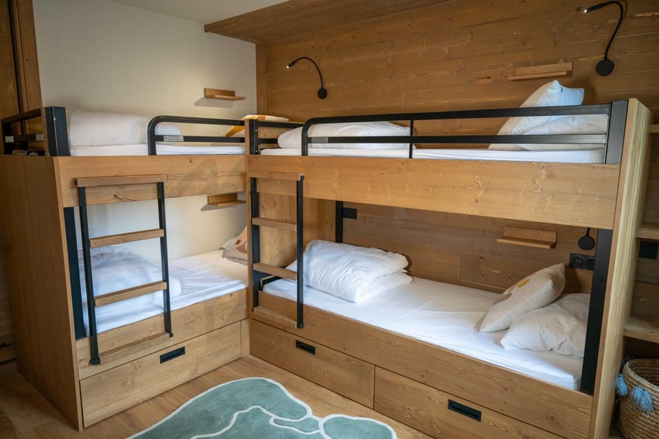 Bedroom, bunk bed