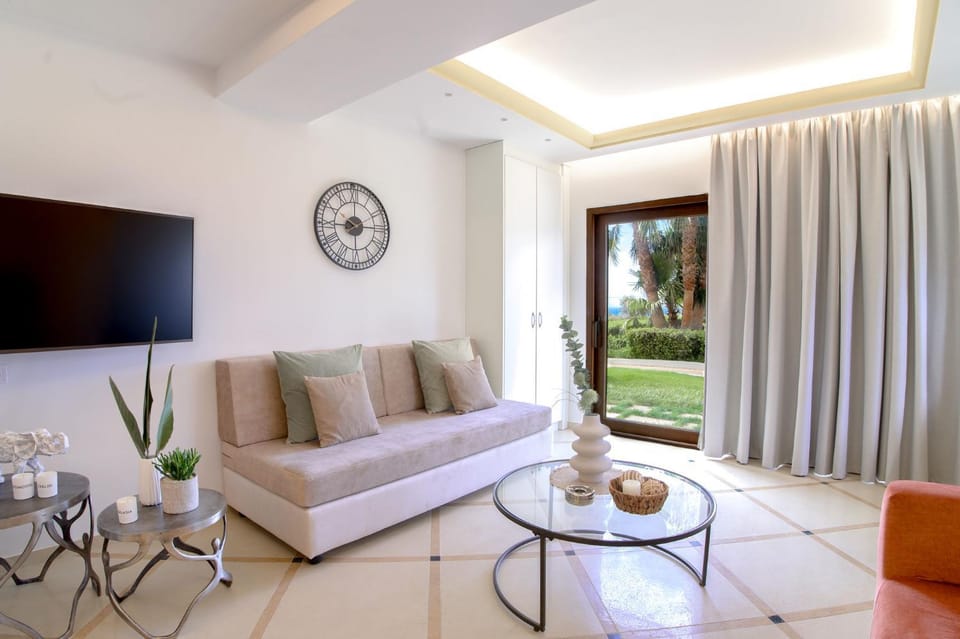 Communal lounge/ TV room, TV and multimedia, Living room