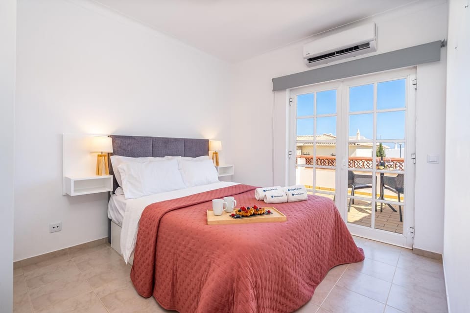 Bed, Bedroom, towels, air conditioner