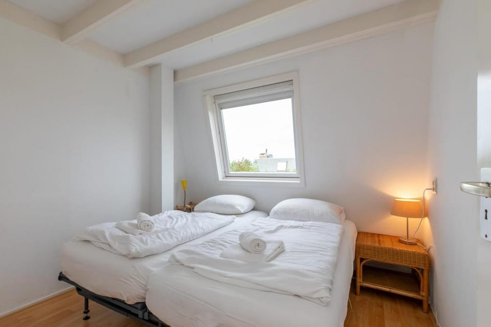 Welcome in - Strandhuis Schoneveld, zonnige en ruime tuin met speeltoestel Apartment in Zeeland, Netherlands