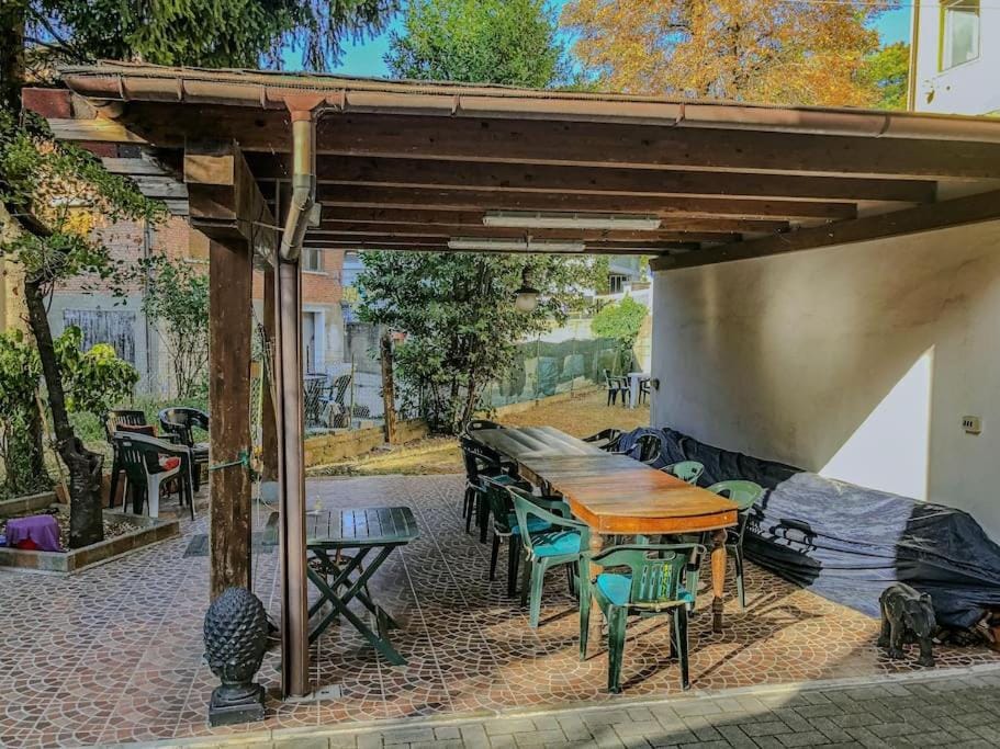 Property building, Garden, Garden, Table tennis, Banquet/Function facilities, Dining area, Garden view