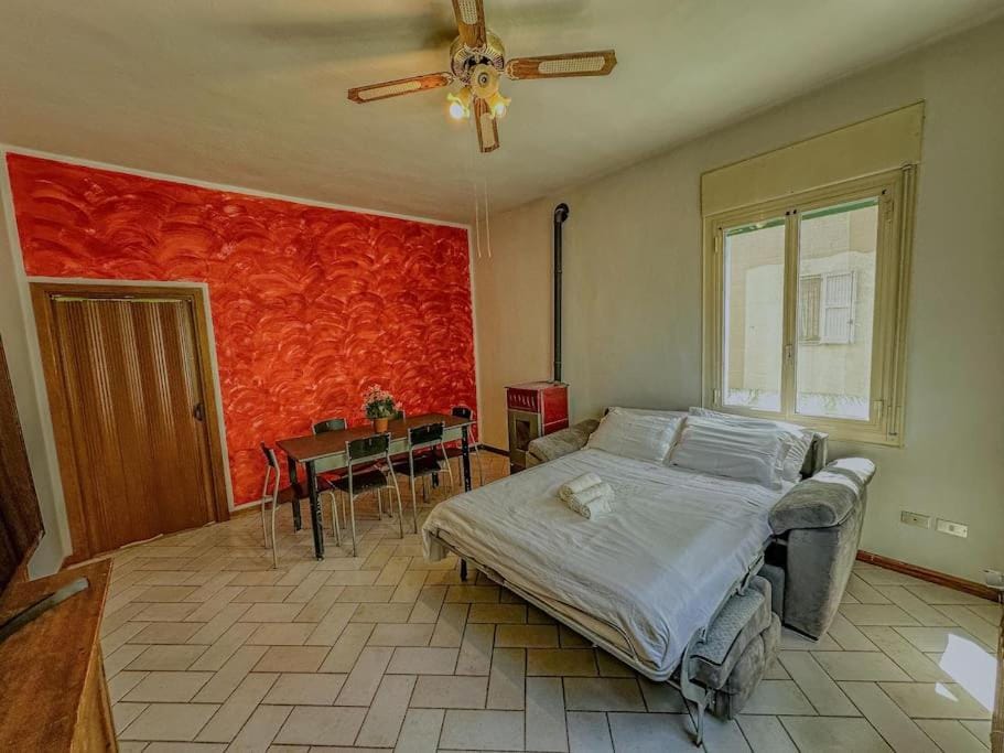 Bed, TV and multimedia, Living room, Seating area, Bedroom