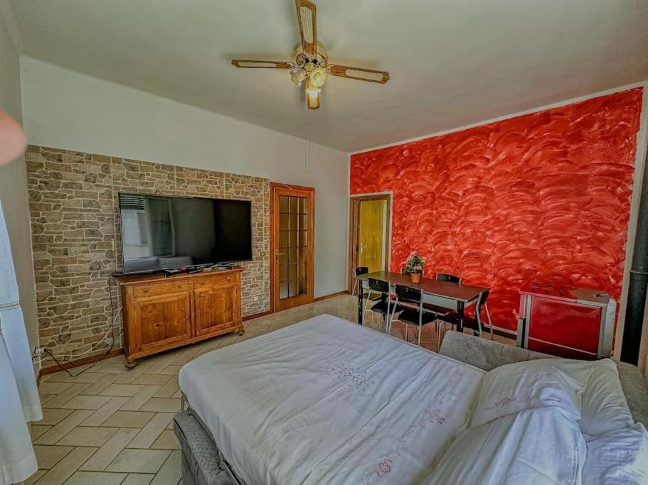 Bed, TV and multimedia, Photo of the whole room, Dining area, Evening entertainment, Bedroom, Lunch, heating