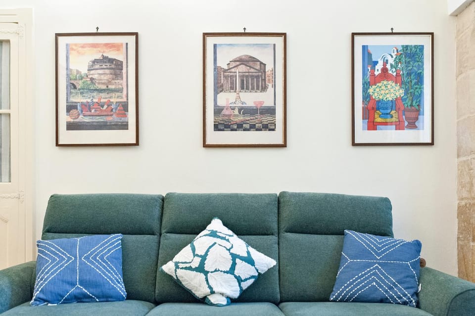 Living room, Decorative detail, Seating area