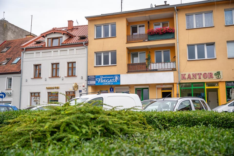 Property building, Location