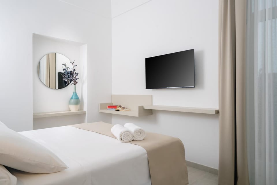 Bed, Evening entertainment, Bedroom