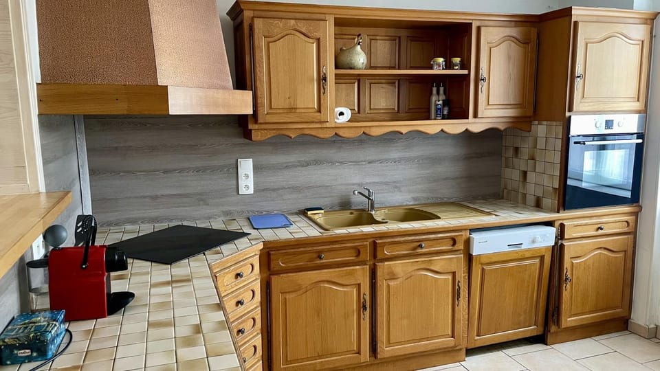 Kitchen or kitchenette, dishwasher, oven, pet friendly, stove
