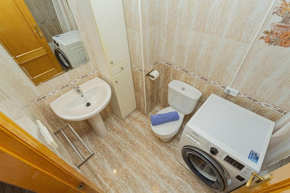 Shower, Toilet, Bathroom, towels, washing machine