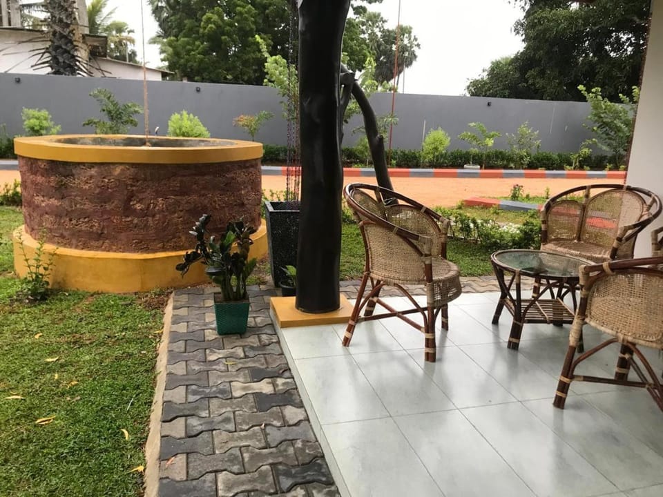 Day, Garden view