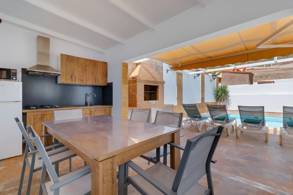 Property building, Kitchen or kitchenette, Living room