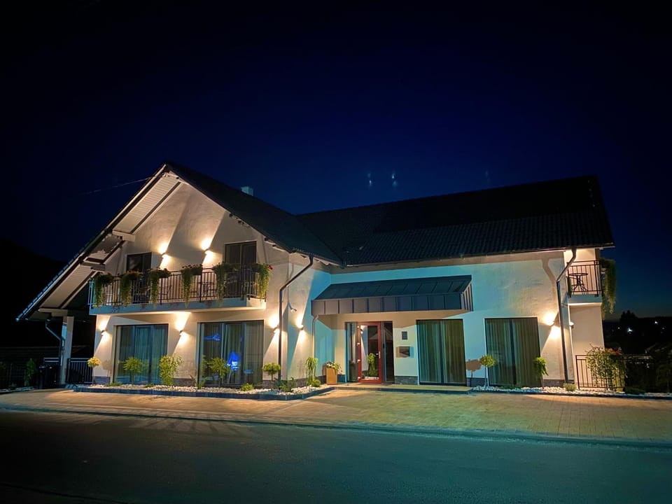Pensiunea Royal Panzió Bed and Breakfast in Romania