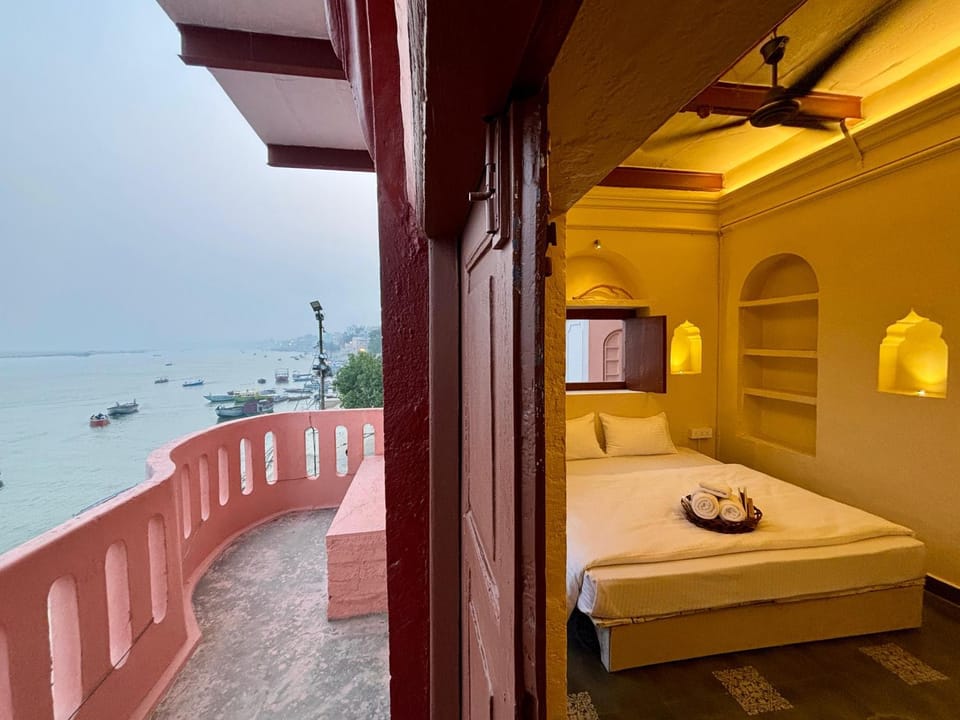 Patio, Bed, Natural landscape, View (from property/room), Balcony/Terrace, Photo of the whole room, Bedroom, Lake view, River view, Sea view