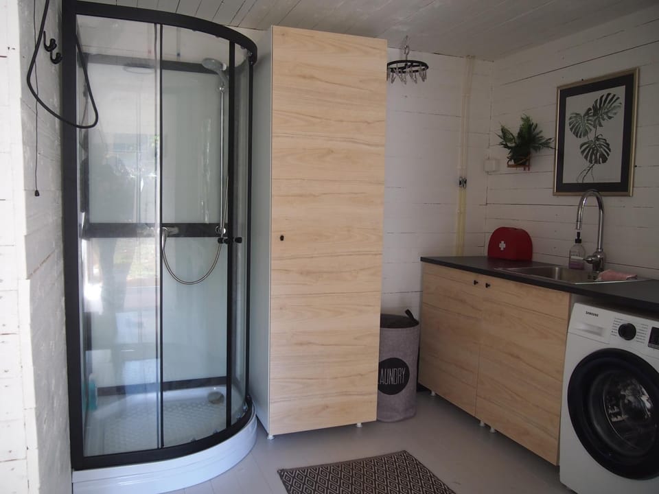 Shower, Bathroom, washing machine, dryer