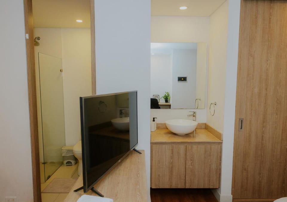 Bathroom, TV and multimedia