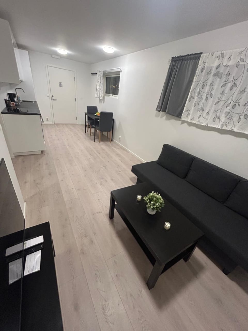 TV and multimedia, Kitchen or kitchenette, Living room, Photo of the whole room, Dining area