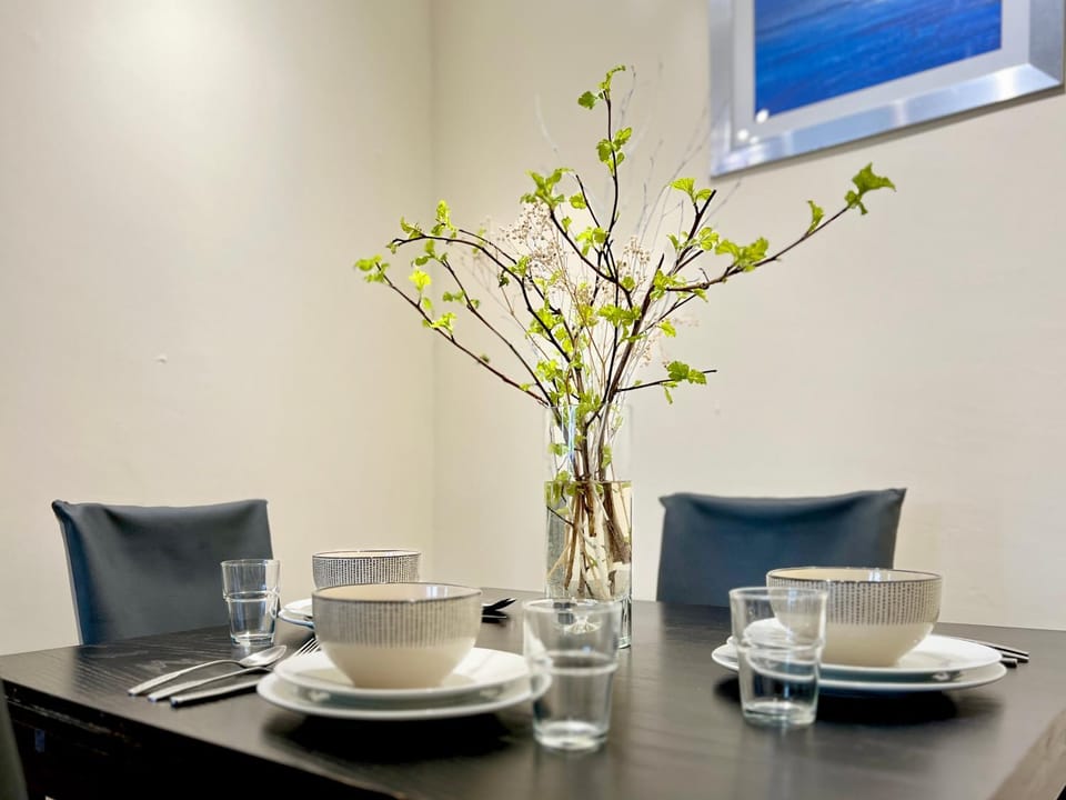 Coffee/tea facilities, Living room, Seating area, Dining area