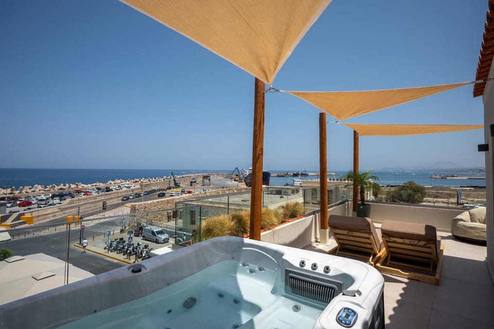 Hot Tub, Hot Tub, Balcony/Terrace, sunbed