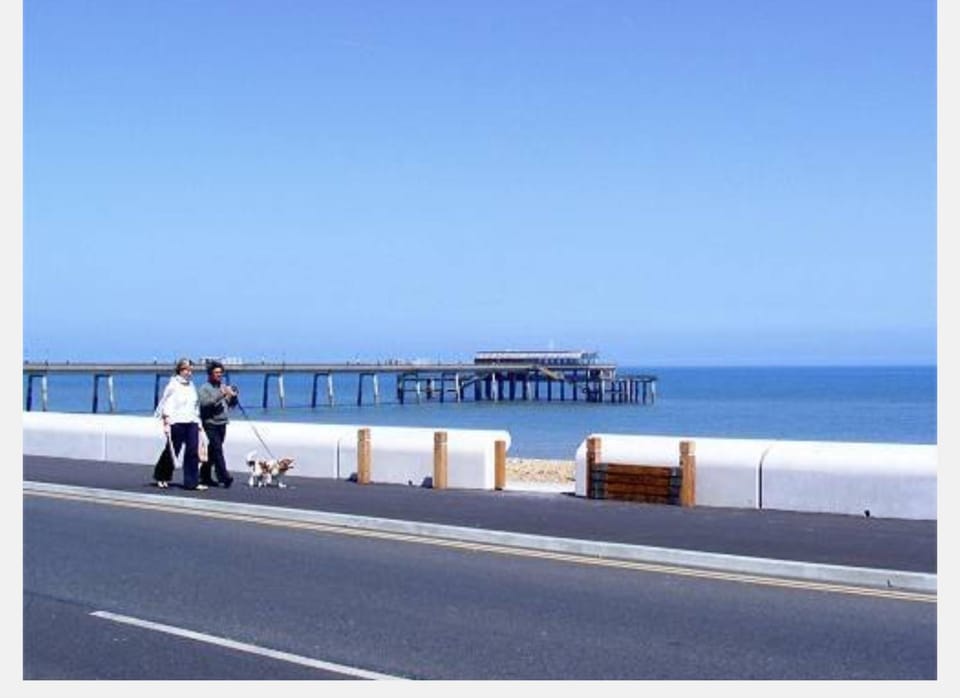 3 bed rooms 2 en-suite - spacious with 90sqm garden - self check in - pet friendly - Central, near beach House in Dover District