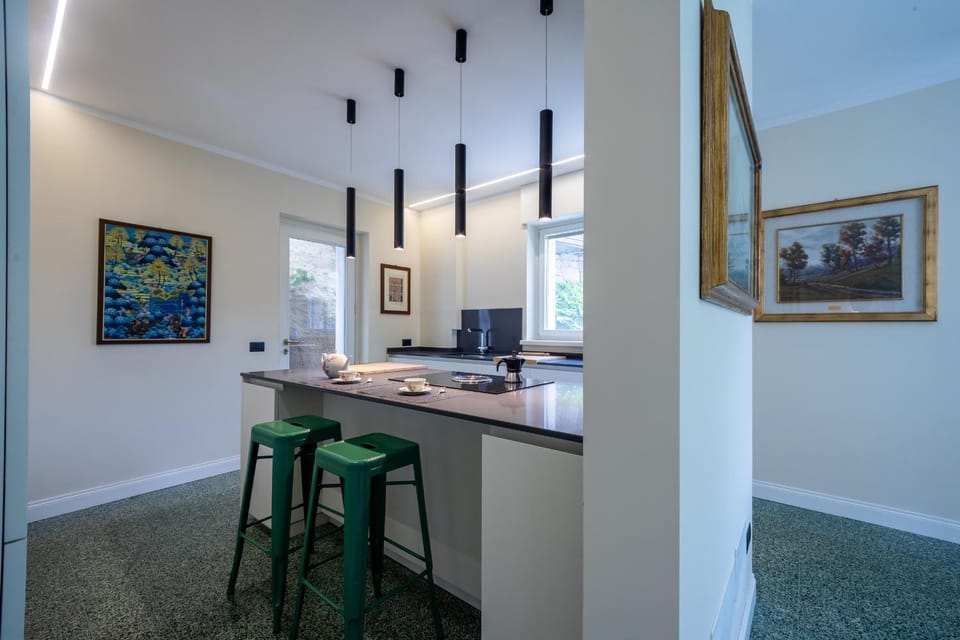 Kitchen or kitchenette, Kitchen or kitchenette, Dining area, stove