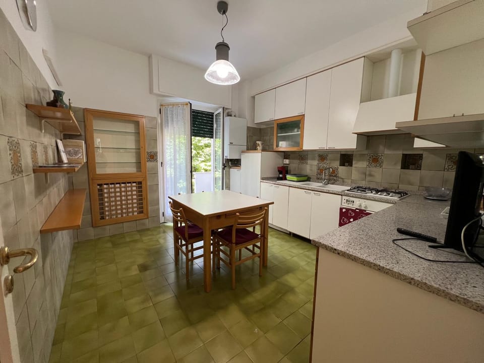 Kitchen or kitchenette, Dining area, oven, stove, toaster