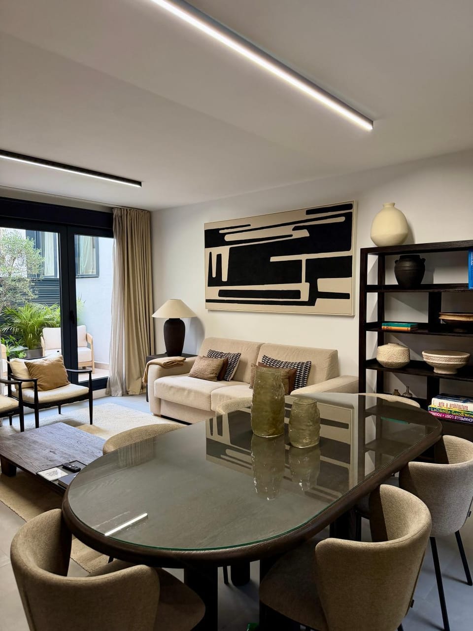 Living room, Dining area, Inner courtyard view