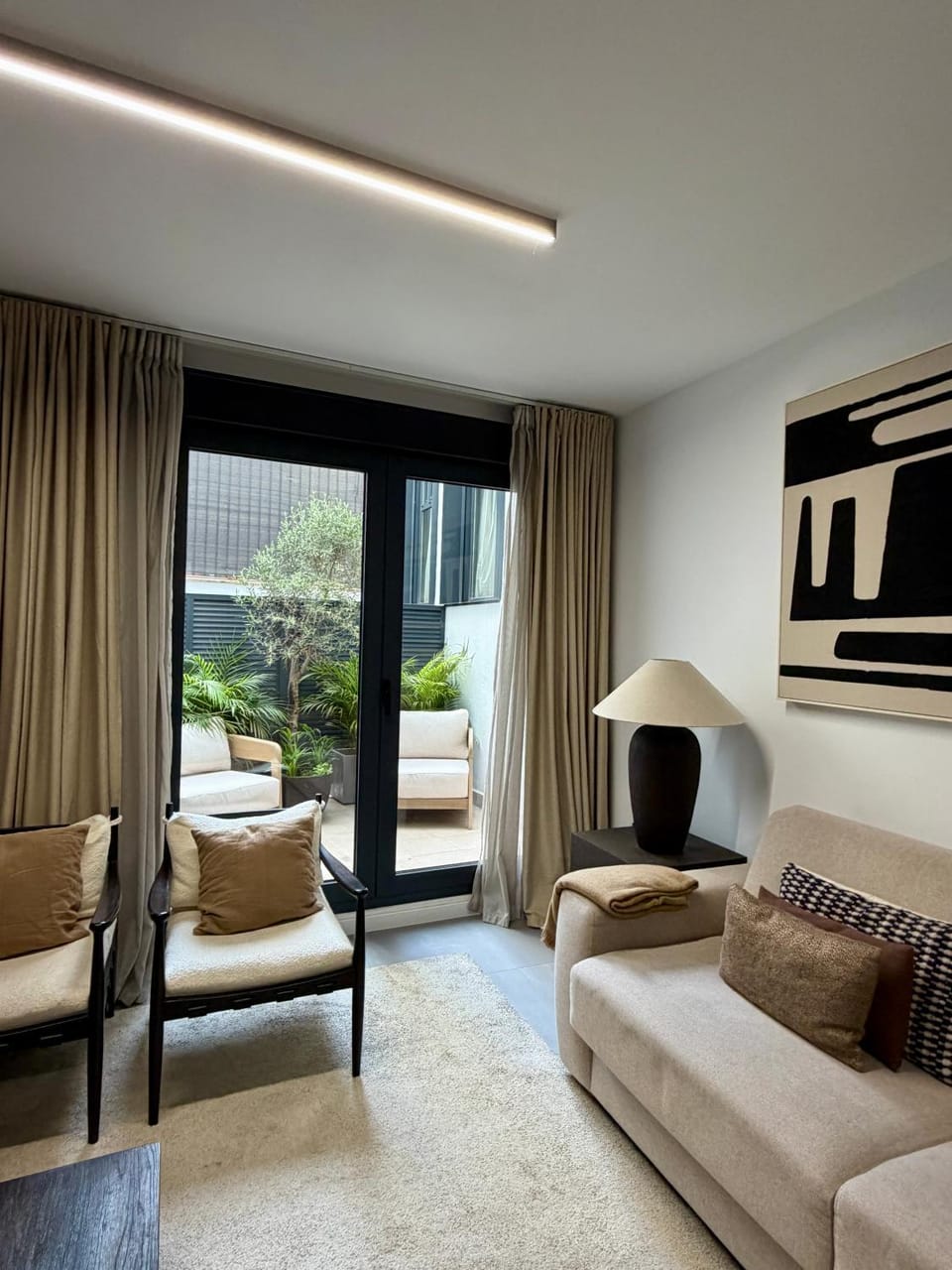 Living room, Inner courtyard view