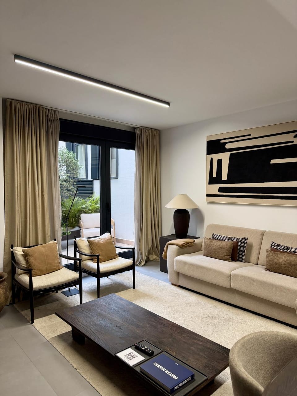 Living room, Dining area, Inner courtyard view