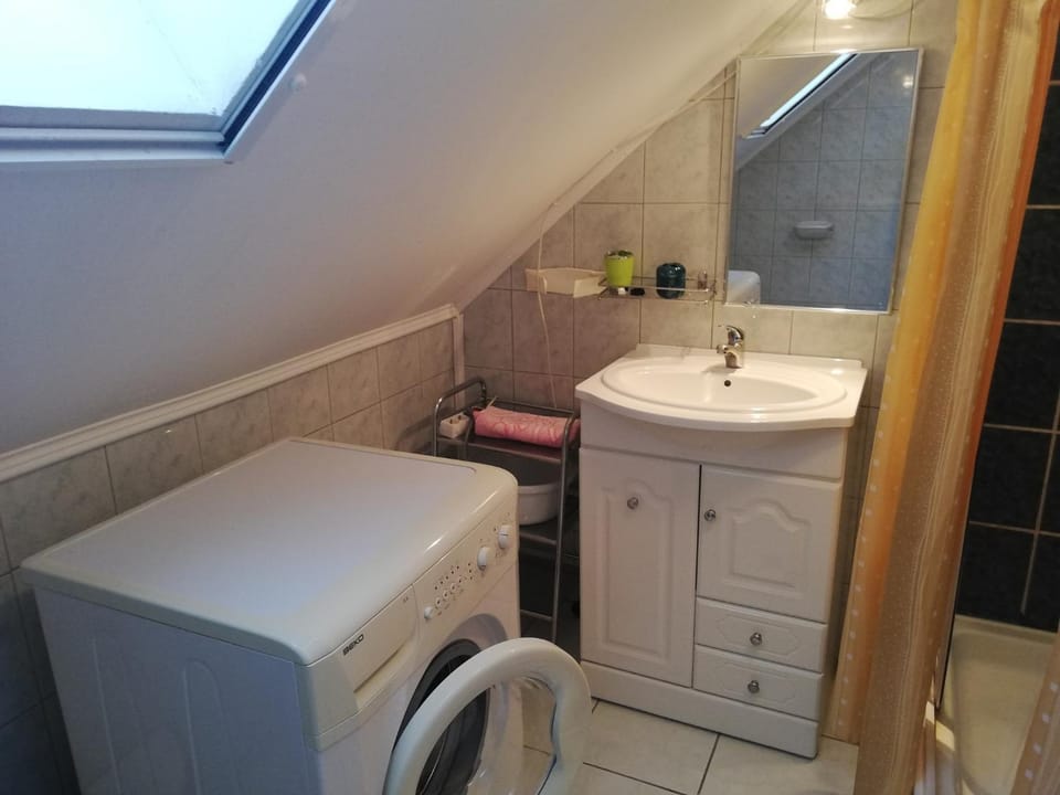 Bathroom, washing machine