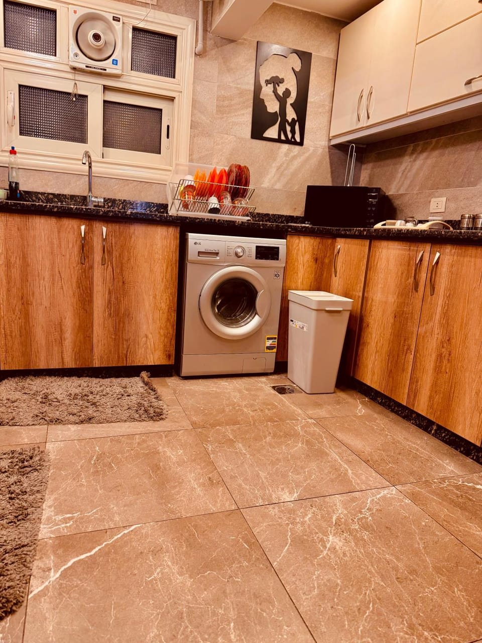Kitchen or kitchenette, washing machine