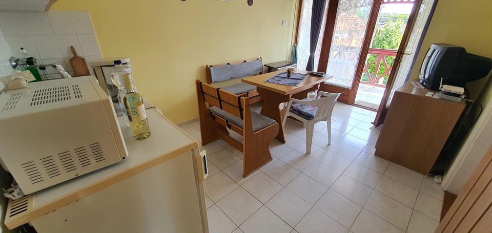 Coffee/tea facilities, Dining area