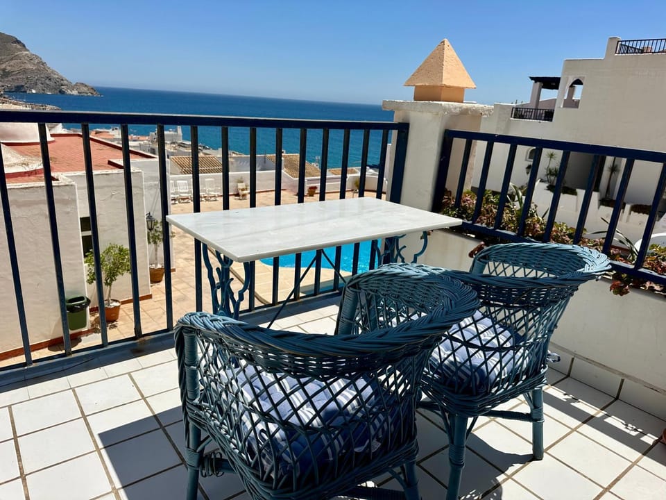 Espectaculares vistas al Mediterráneo con piscina a 80 metros de la playa Apartment in San José