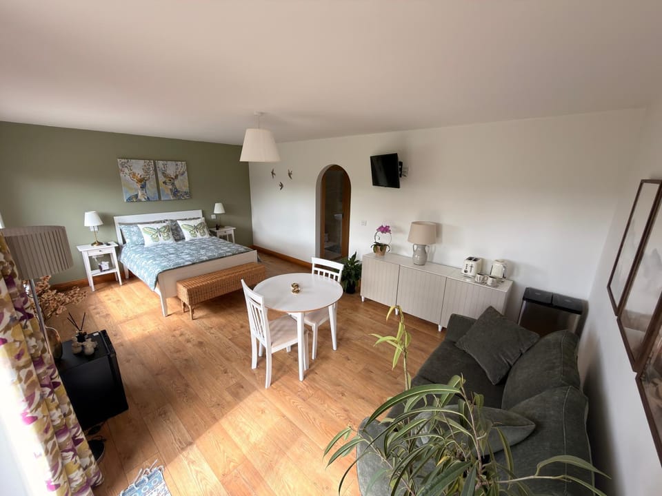 Lakeview Ensuite - Peaceful Country Escape Country House in Northern Ireland