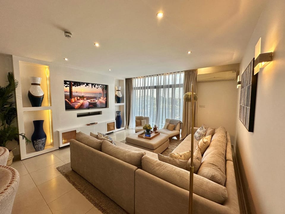 CoastalHome 75inch TV 5min drive to the City & Beach Apartment in City of Dar es Salaam