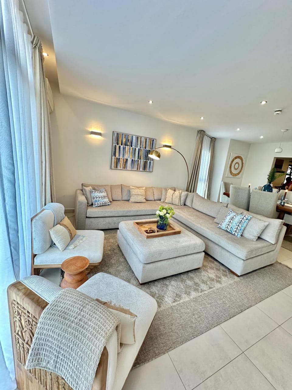 CoastalHome 75inch TV 5min drive to the City & Beach Apartment in City of Dar es Salaam