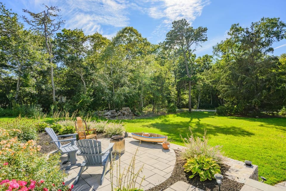 Coastal Escape: Steps to Red River Beach House in Harwich