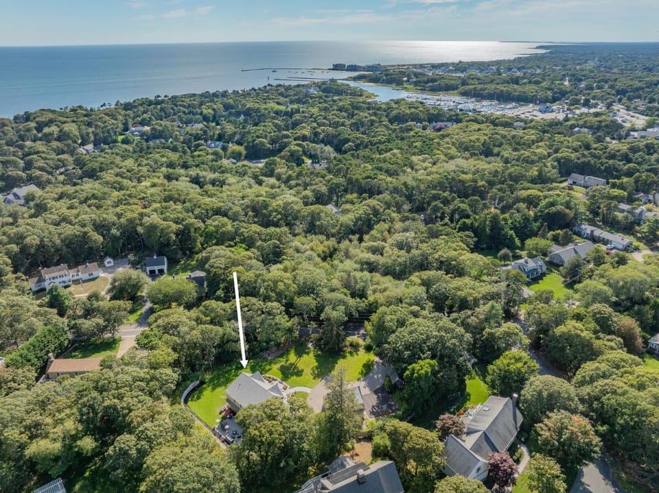 Coastal Escape: Steps to Red River Beach House in Harwich