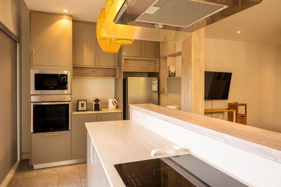 Kitchen or kitchenette, oven, stove