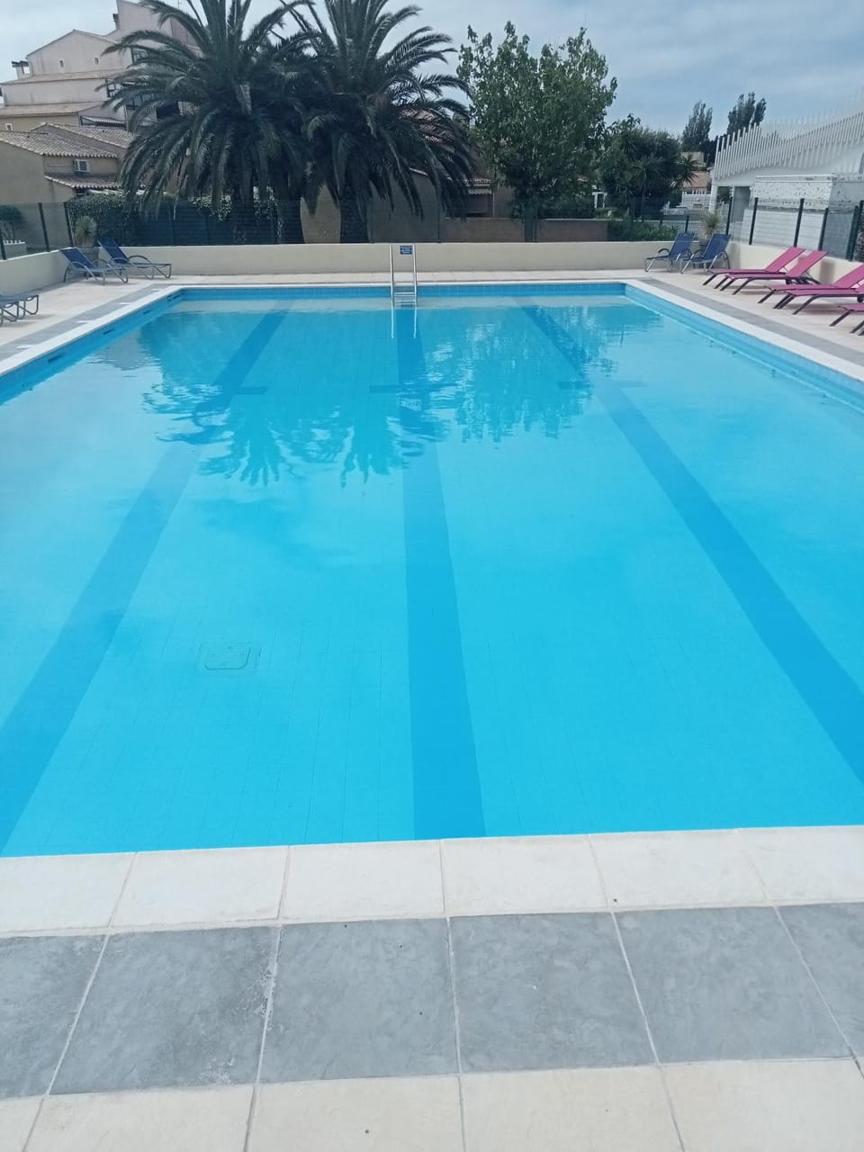 Swimming pool, sunbed