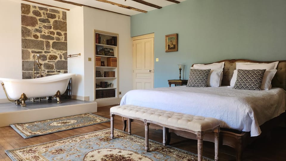 Bed, Photo of the whole room, Bath