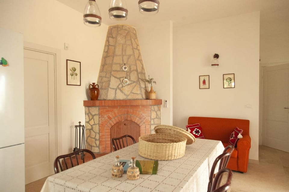 Communal lounge/ TV room, fireplace, kitchen