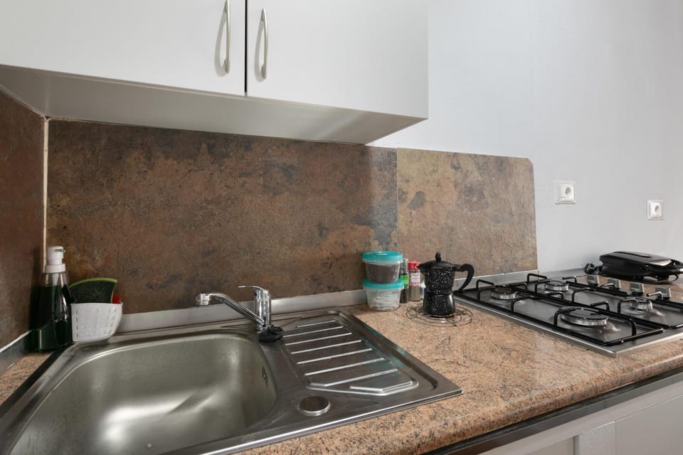 Kitchen or kitchenette, Living room