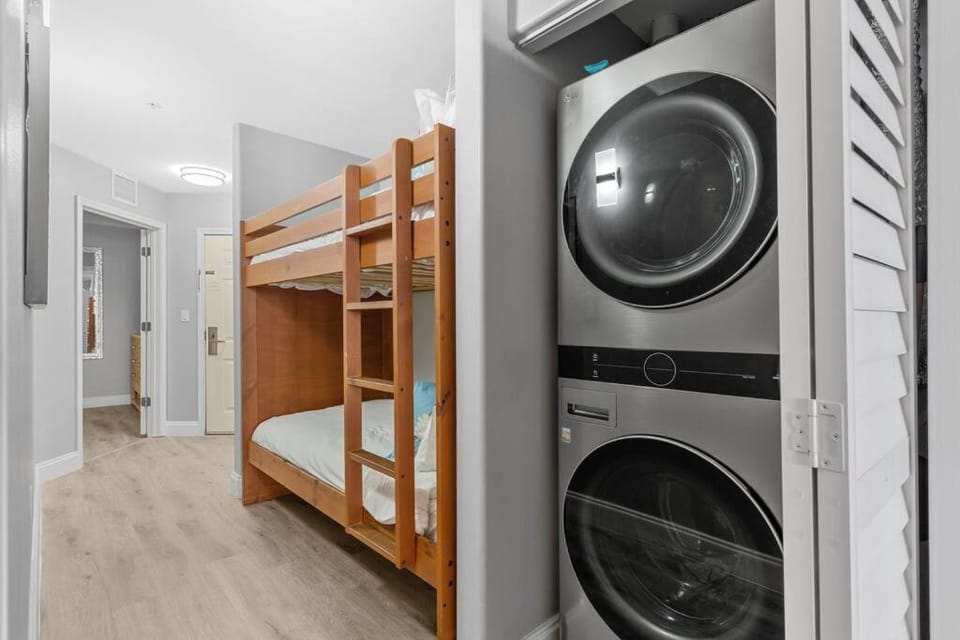 Cozy Lakeview Condo near Disney Apartment in Orlando