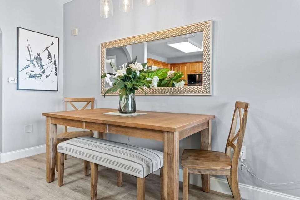 Cozy Lakeview Condo near Disney Apartment in Orlando