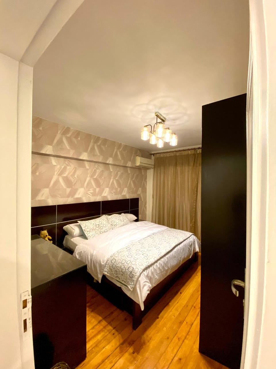 شقه فاخره بتصميم مودرن بغرفتي نوم في شارع شهاب المهندسين Apartment in Egypt