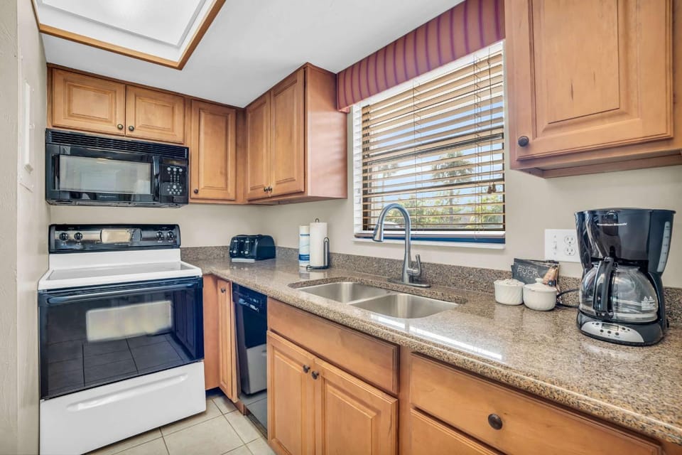 Walk From Lanai to Pool and More House in Naples
