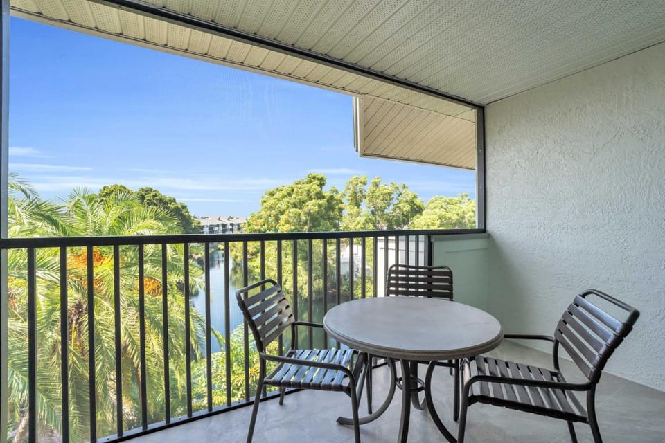 4th Floor Updated Condo House in Naples