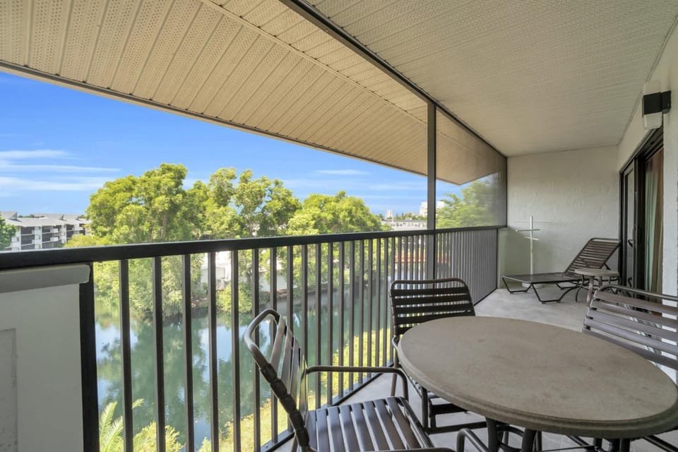 Spectacular Lanai Views House in Naples