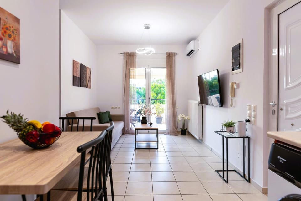 TV and multimedia, Living room, Seating area, Dining area, kitchen