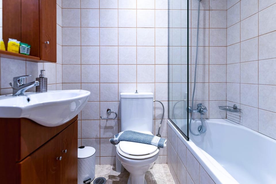 Toilet, Bath, towels