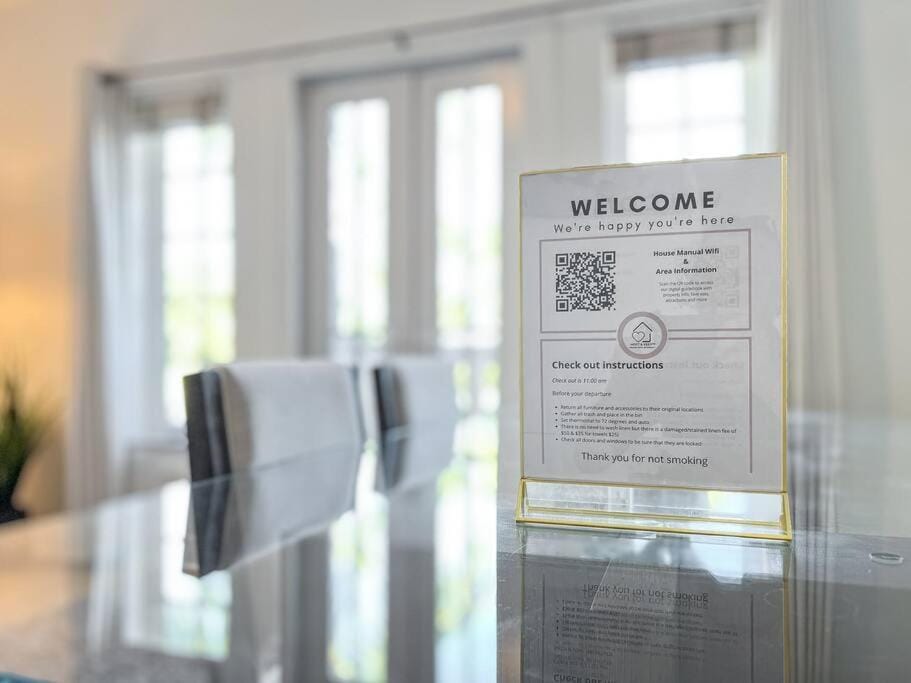 Ocean Drive apartment w Balcony Walk to the Beach Apartment in Flamingo Lummus